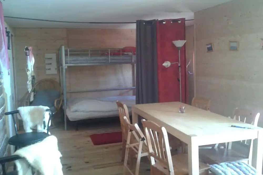 Ganze Wohnung, Apartment in Chalet Col de la Faucille in Mijoux, Regionaler Naturpark Hochjura