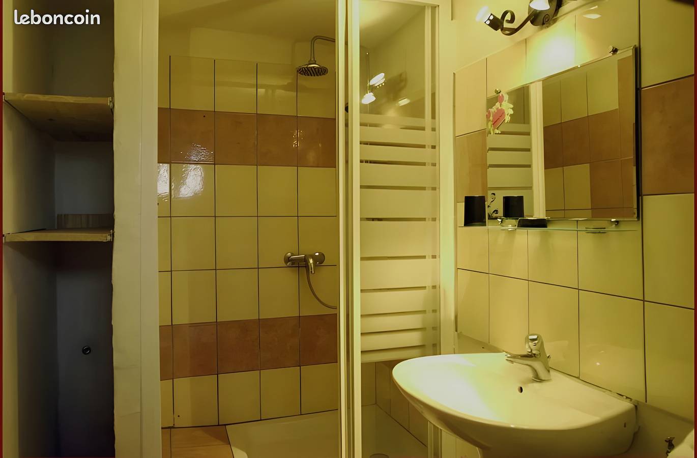 Apartamento entero, Apartamento 'De Charme En Ardèche' con jardín privado y Wi-Fi in Aubenas, Ardèche