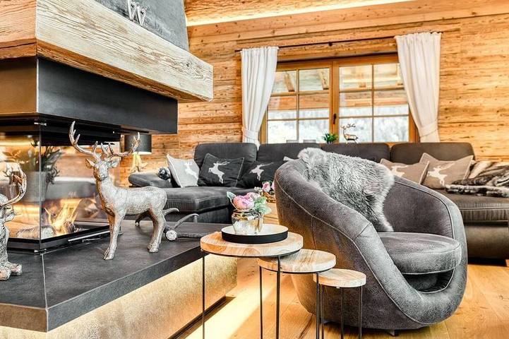 Chalet pour 10 personnes, avec piscine ainsi que jardin et balcon à Brand