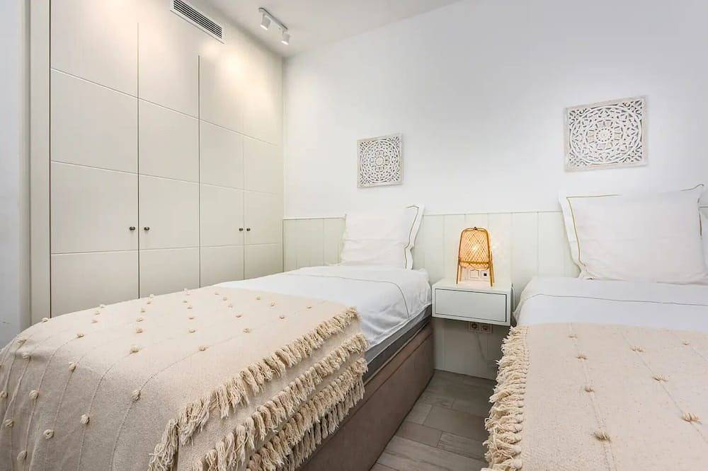 Geheel appartement, Luxe 2-slaapkamer appartement met Zeezicht in Casares in Alcazaba Lagoon, Casares