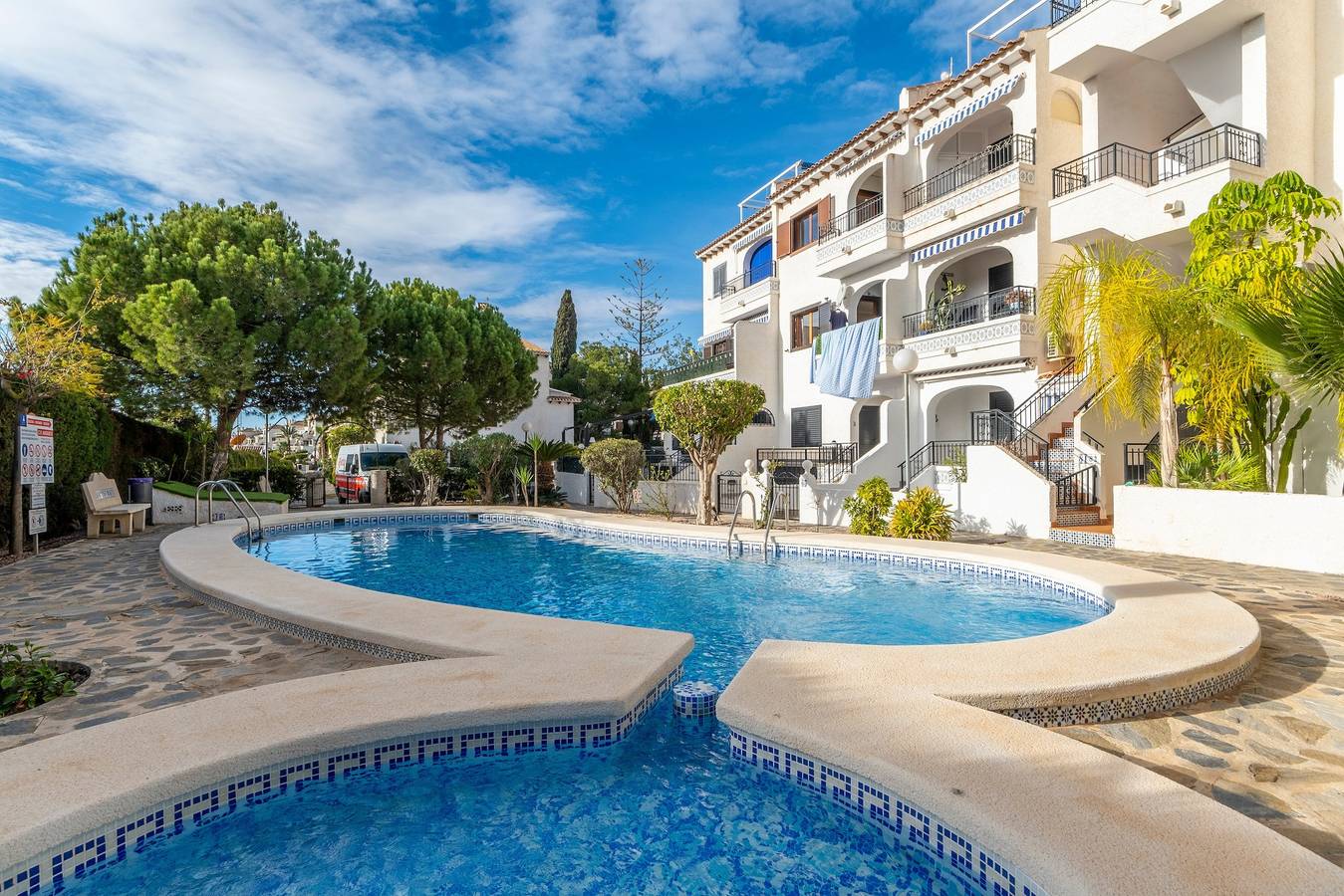 Entire apartment, Apartment 'Casa Reina Arriba Fewo Cabo Roig' with Shared Pool, Wi-Fi and Air Conditioning in La Zenia, Orihuela