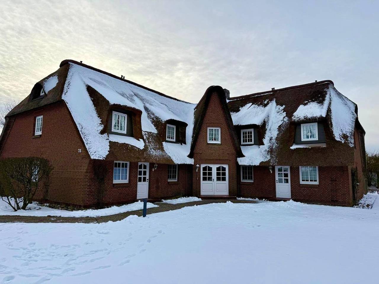 Ganze Wohnung, Ferienwohnung Reethüüs in Keitum auf Sylt unter Reet mit Terrasse & Strandkorb in Keitum, Sylt (Gemeinde)
