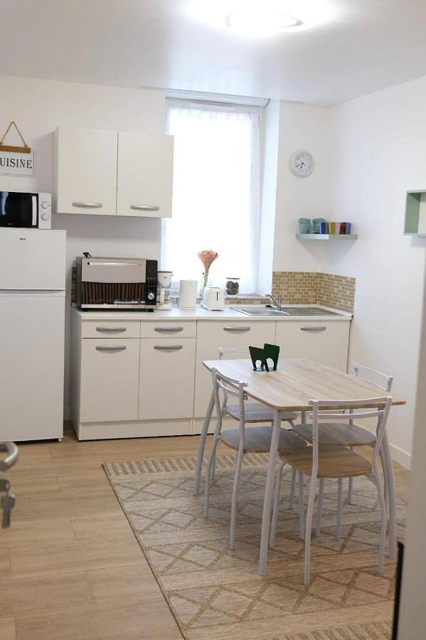 Gîte pour 6 personnes, avec terrasse et vue à Hauteville-Lompnes - 2