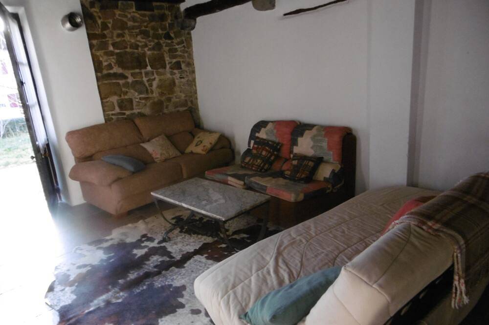 Stay In Farm Basque Done in Jatxou, Bayonne region
