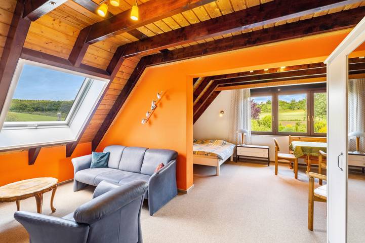 Entire apartment, Apartment 'Ferienwohnung' with Shared Terrace, Garden, and Wi-Fi in Emmendingen, Southern Black Forest