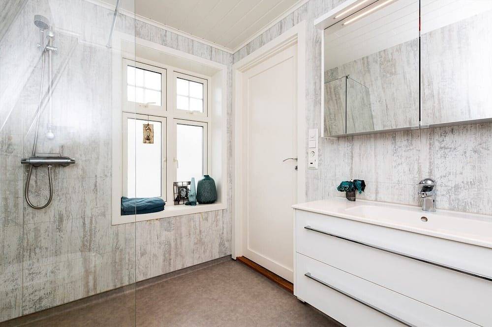 Ganze Wohnung, Central Penthouse 3-bedroom apartment with dedicated office setup in Eigersund
