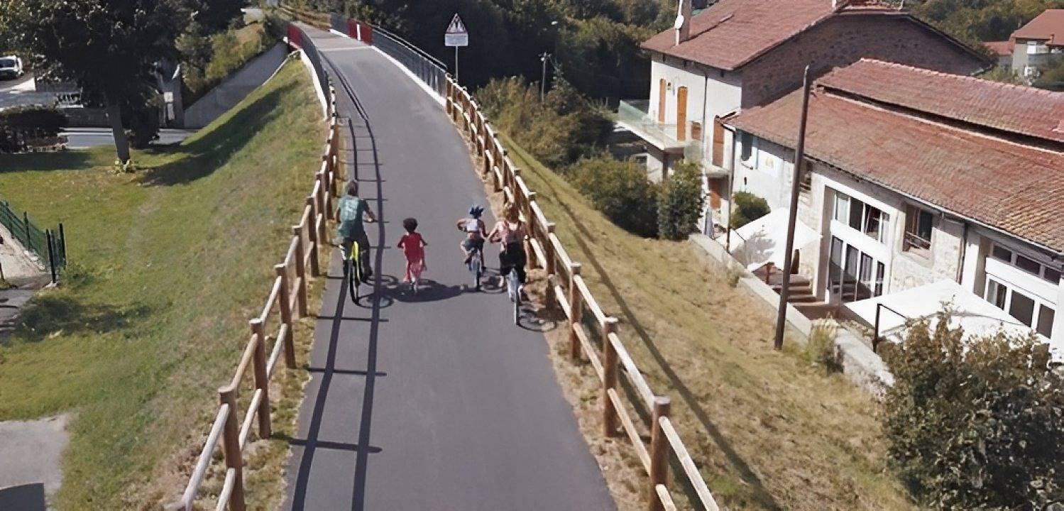 Gîte d'étape et de séjour Accueil Vélo sur la Via Fluvia 15 lits in Montfaucon-en-Velay, Massif central