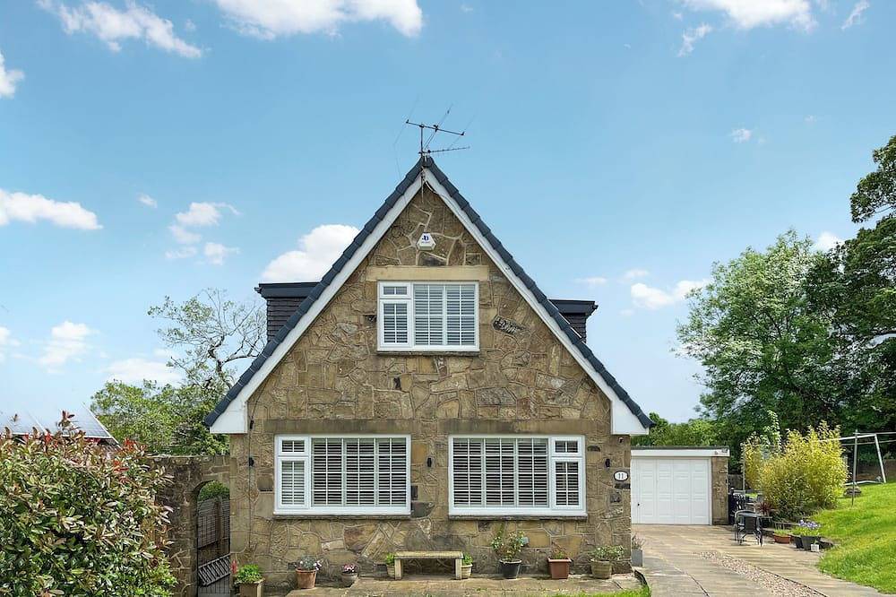 4 bedroom accommodation in Addingham, near Ilkley in Addingham, West Yorkshire