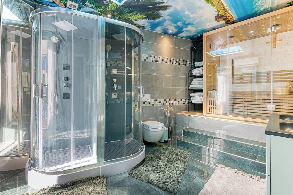 Villa Maxonale near Paris with Heated Pool, Sauna & Jacuzzi in Villemoisson-sur-Orge, Essonne