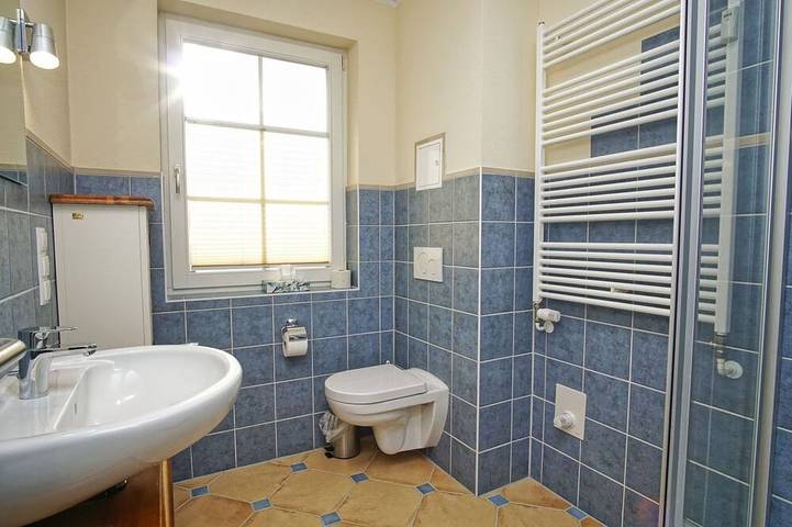 Ganze Wohnung, Direkt hinter der Düne, mit Balkon und Meerblick - Strandvilla Böck FeWo 10 - in Hauptstrand Glowe, Glowe