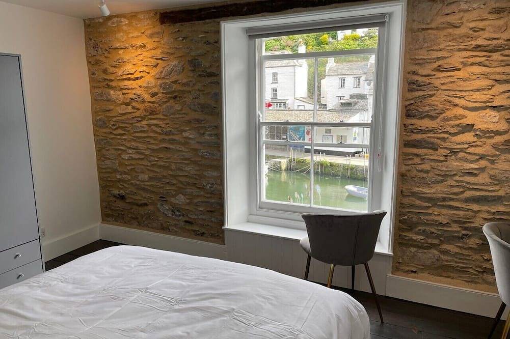 Stunning Views of Polperro Harbour from this Waterfront Cottage. Free Parking. in Polperro, Cornualles