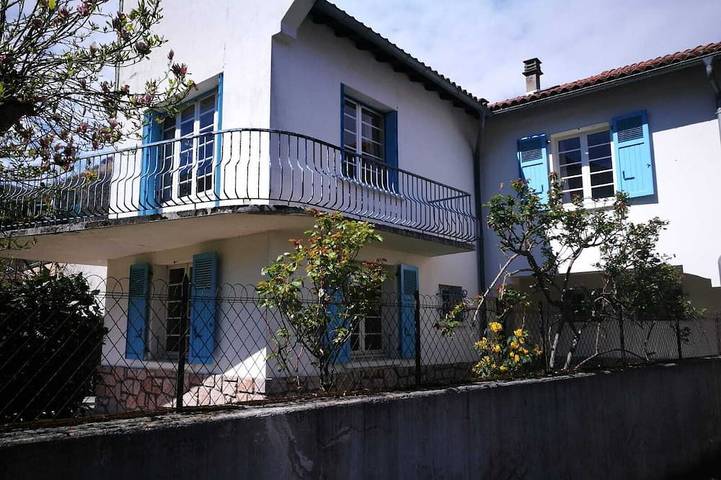 Village vacances pour 6 personnes, avec terrasse et jardin dans les Pyrénées