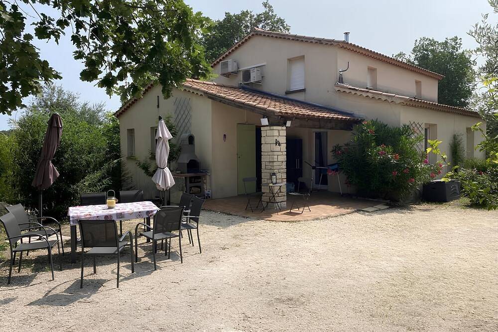 Maison de Vacances Barjac Piscine Privée in Barjac, Alès region