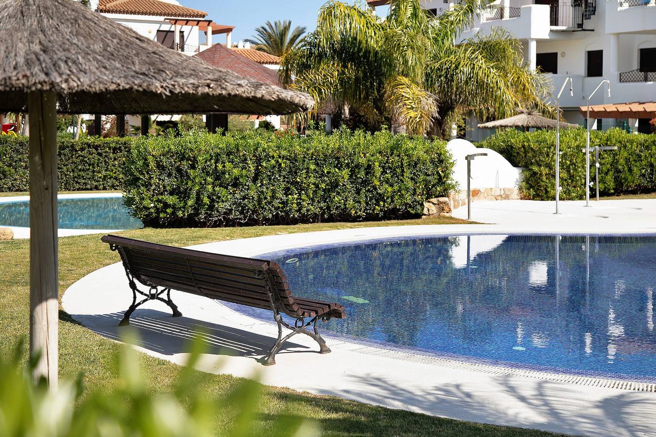 Entire apartment, Apartment 'En Playa De La Barrosa' with Shared Pool, Wi-Fi and Air Conditioning in Playa La Barrosa, Chiclana de la Frontera