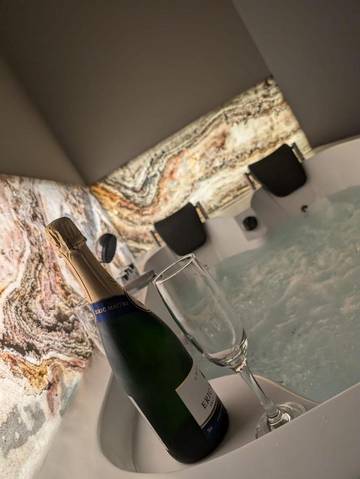 Gîte pour 2 personnes, avec jacuzzi à Vergèze
