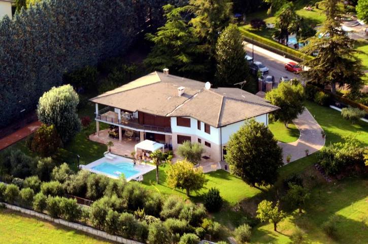 B&b per 4 persone, con Terrazza e Idromassaggio nonché Giardino e Piscina a San Martino Buon Albergo
