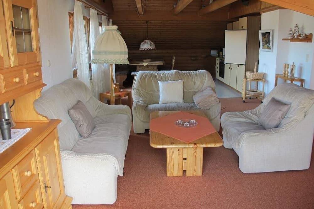 Ganze Wohnung, 90qm große Ferienwohnung für 4 bis 6 Personen mit Sonnenterrasse in Haidmühle, Ostbayern