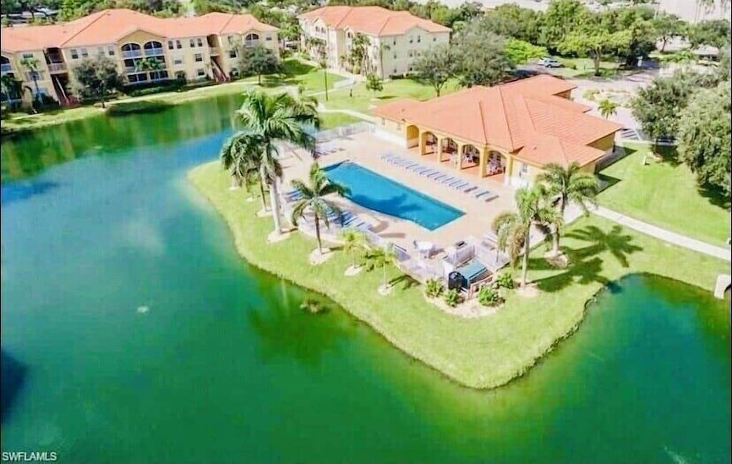 Ganze Wohnung, Lovely Cozy Condo In A Tropical Oasis Centrally Located ! in Fort Myers, Southwest Florida