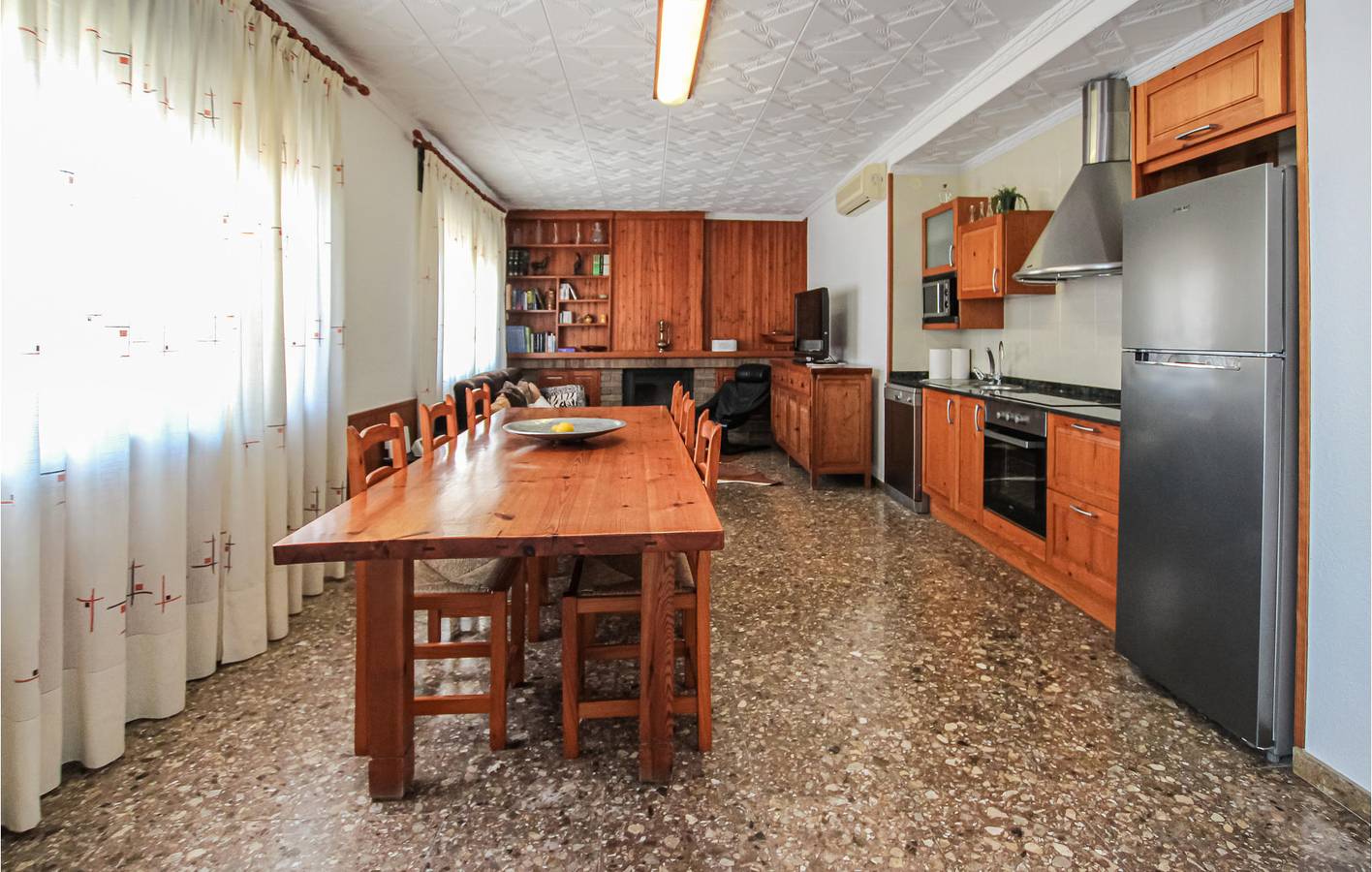 Poolside Apartment in Deltebre: Wifi, A/C & Baby Bed in La Cava, Terres de l'Ebre