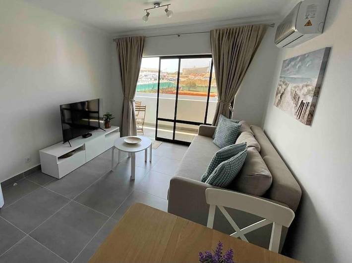 Apartamento de férias para 4 pessoas, com piscina infantil e vista e ainda varanda and piscina em Sagres
