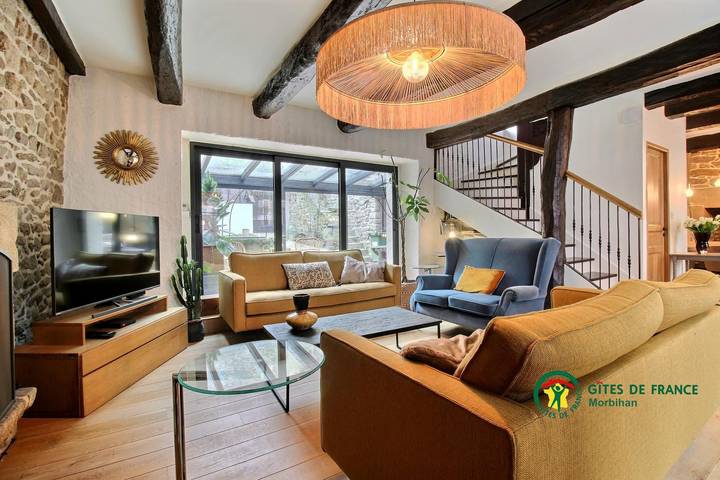 Gîte pour 8 personnes, avec jardin et terrasse, animaux acceptés dans Port Saint-Goustan - 3