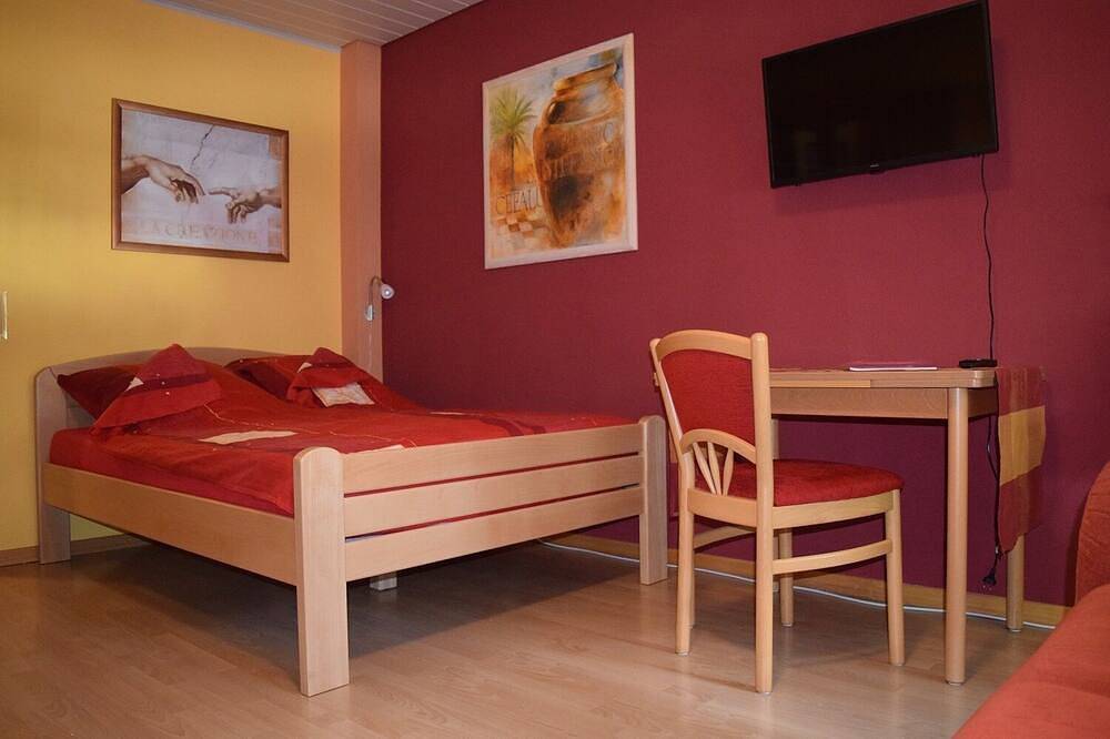 Ganze Wohnung, Gästezimmer Leonore im Herzen von Kelberg in Kelberg, Vulkaneifel