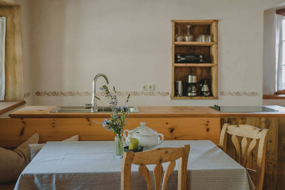 Ganze Wohnung, Romantische Ruhige Ferienwohnung im Hof Neuhaus in Platzers, Tisens