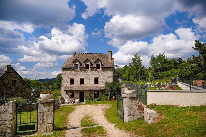 Gîte pour 4 personnes, avec jardin et terrasse, animaux acceptés à Saint-Alban-sur-Limagnole