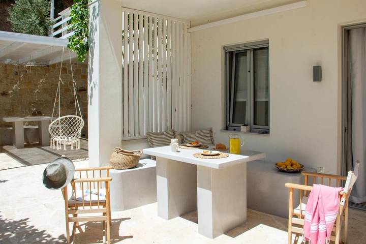 Gîte pour 3 personnes, avec terrasse dans Makri Gialos