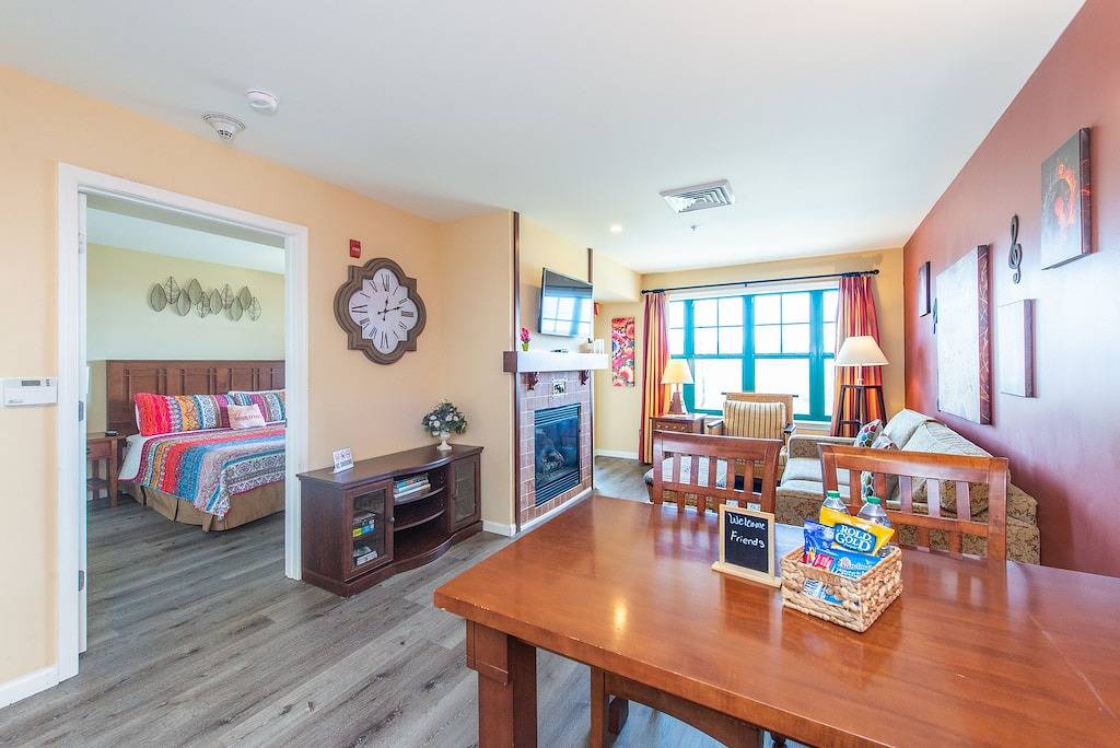 Ganze Wohnung, Sunsets at Mountain Creek. Balcony! Ski in/out, Pool, hot tub, wineries! in Mountain Creek