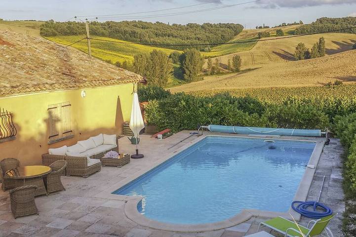 Agriturismo pour 8 personnes, avec jardin et terrasse