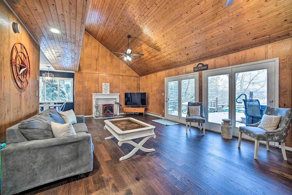 Hot Tub: Secluded Hideaway on Sleepy Hollow Lake in Athens (NY), Greene County (NY)