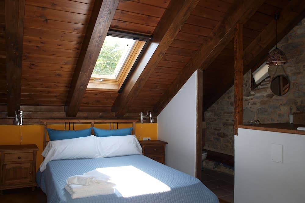 Beautiful complete eco-house, 15 people in Jaca, Spanish Pyrenees