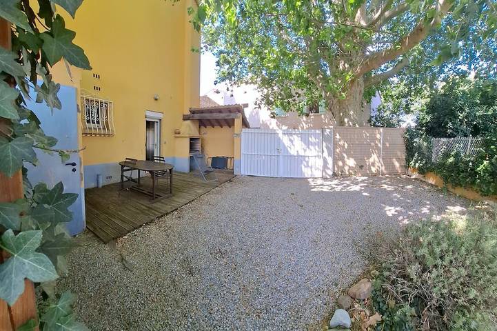 Entire apartment, Spacious holiday cottage and garden in the country in Thuir, Mediterranean Coast (France)