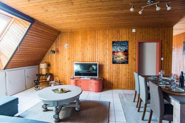Gîte pour 10 personnes, avec vue et terrasse, animaux acceptés dans Canton du Jura - 4