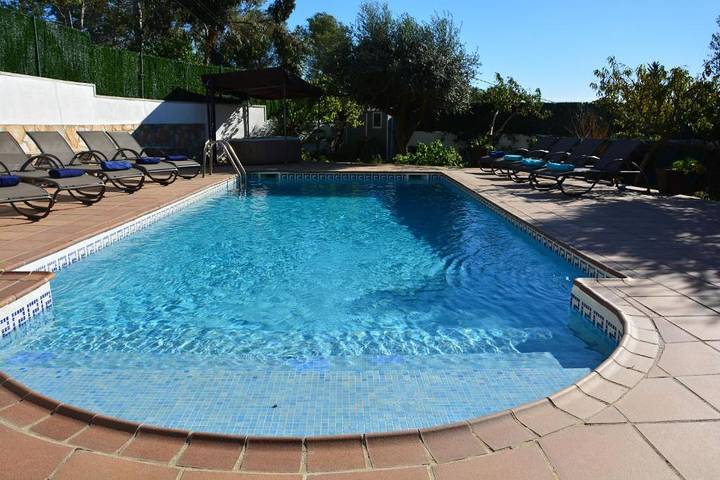 Casa rural para 10 personas, con jardín y piscina en Garraf