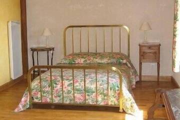 Gîte pour 5 Personnes dans Dirol, Nièvre, Photo 1