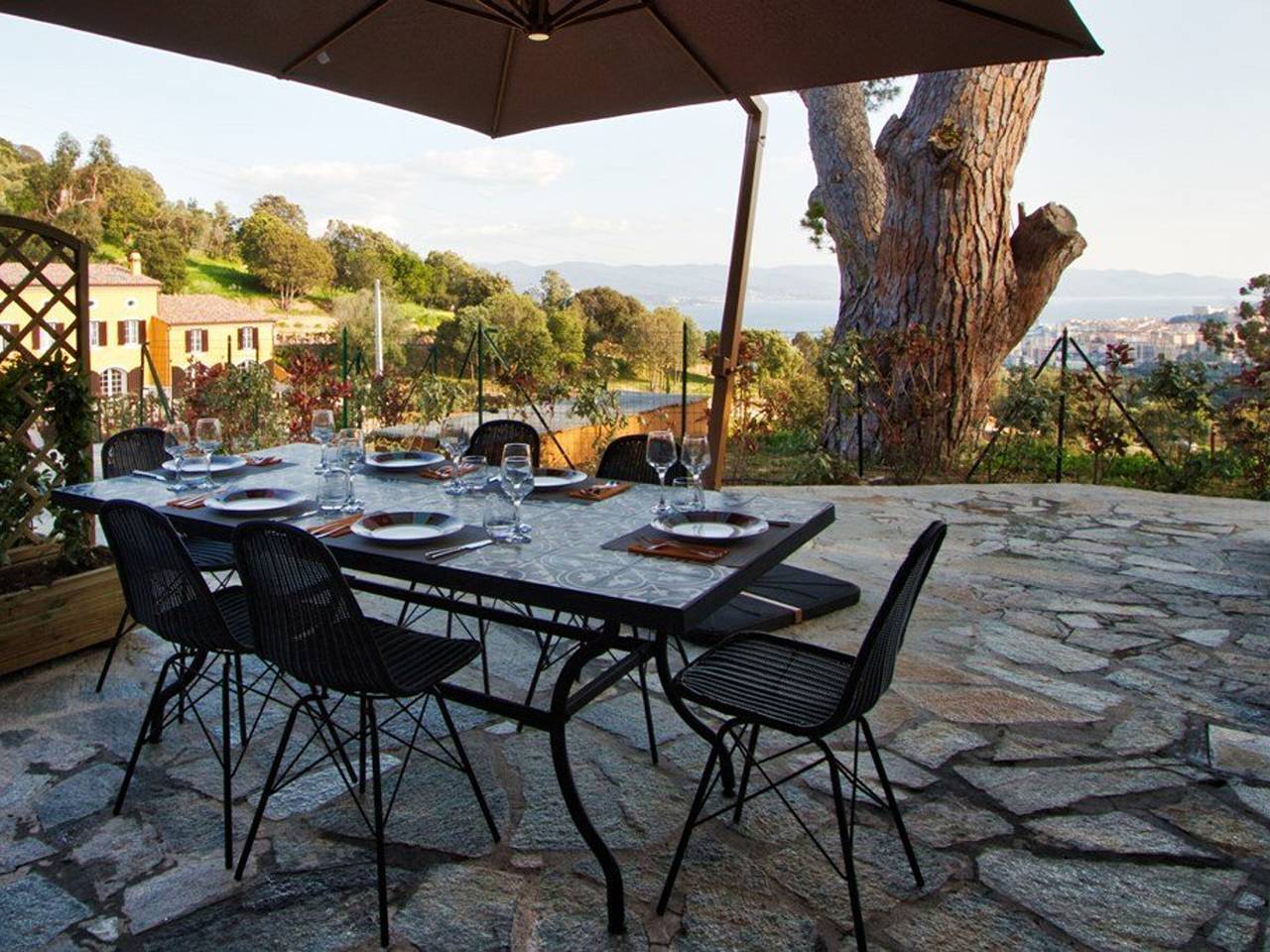 Apartamento entero, Apartamento de 3 habitaciones con piscina y aire acondicionado en Ajaccio in Ajaccio, Region de Ajaccio