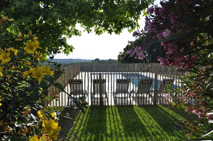 Gîte pour 13 personnes, avec jardin et piscine ainsi que terrasse et vue sur le lac dans les Landes - 4