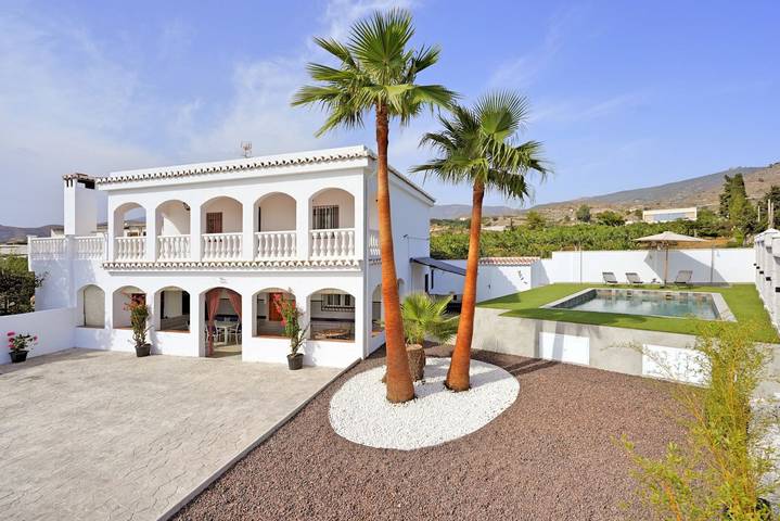 Casa rural para 10 personas, con balcón además de jardín y piscina, Se admiten mascotas en Motril - 2