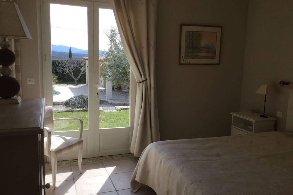 Just 10 minutes from the Gorges du Verdon! Beautiful and spacious villa with swimming pool  in Régusse, Región Brignoles