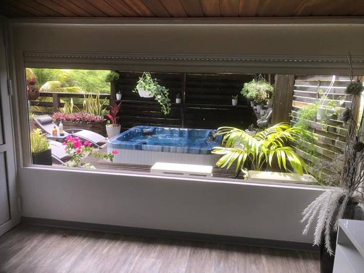 Appartement de vacances pour 6 personnes, avec terrasse ainsi que jardin et jacuzzi