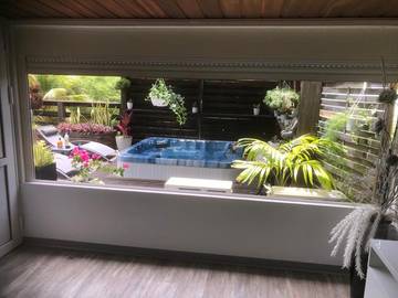 Gîte pour 6 personnes, avec terrasse ainsi que jacuzzi et jardin dans Plage de l’Anse Vinaigri