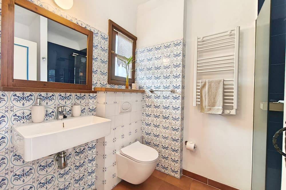 Entire apartment, Apartment with sea view for 2 people in Cala Fornells in Cala Fornells, Calvià