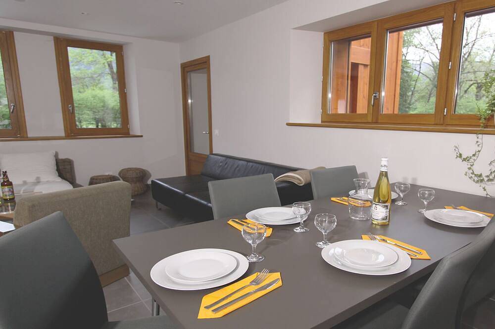 Appartement entier, Entre Lac Et Montagnes : L'Arcalod - gite ★★★ de charme au cœur de la Savoie in Faverges, Parc naturel régional du Massif des Bauges