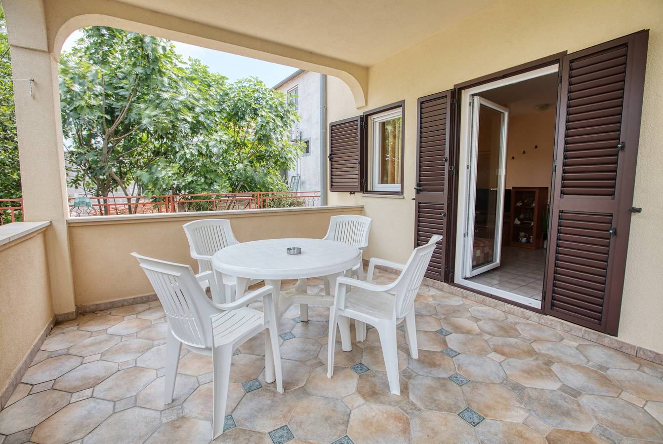 Ganze Wohnung, 1-Zimmer-Ferienwohnung mit Terrasse Murter A-5088-c in Općina Murter-Kornati, Murter