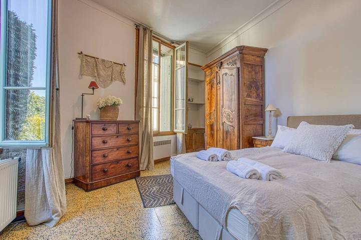 Historic wine property in Provence in Meynes, Nimes und Umgebung