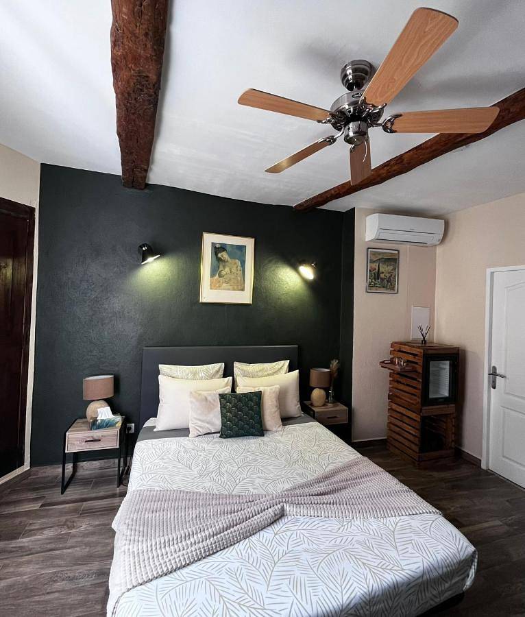 Lou Mistral - chambres de charme climatisées, centre historique in Moustiers-Sainte-Marie, Alpes-de-Haute-Provence