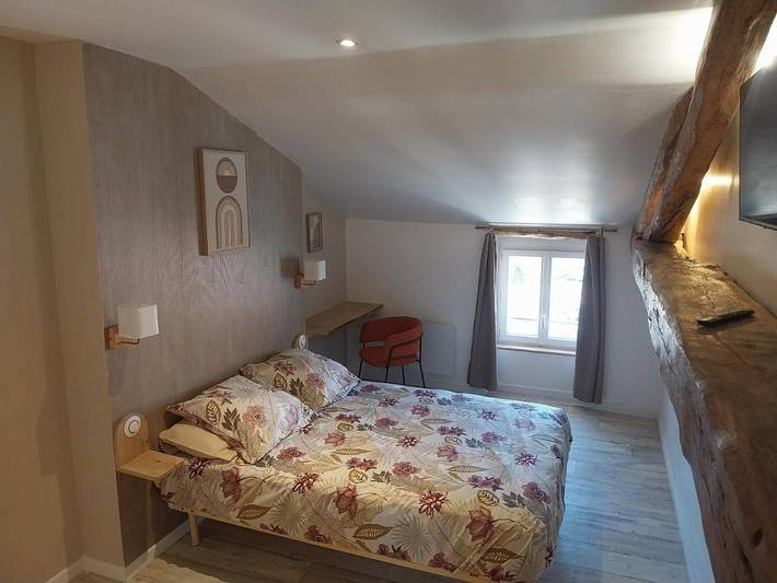 Gîte pour 2 personnes, avec Terrasse et Jardin à Lussac-les-Châteaux - 3