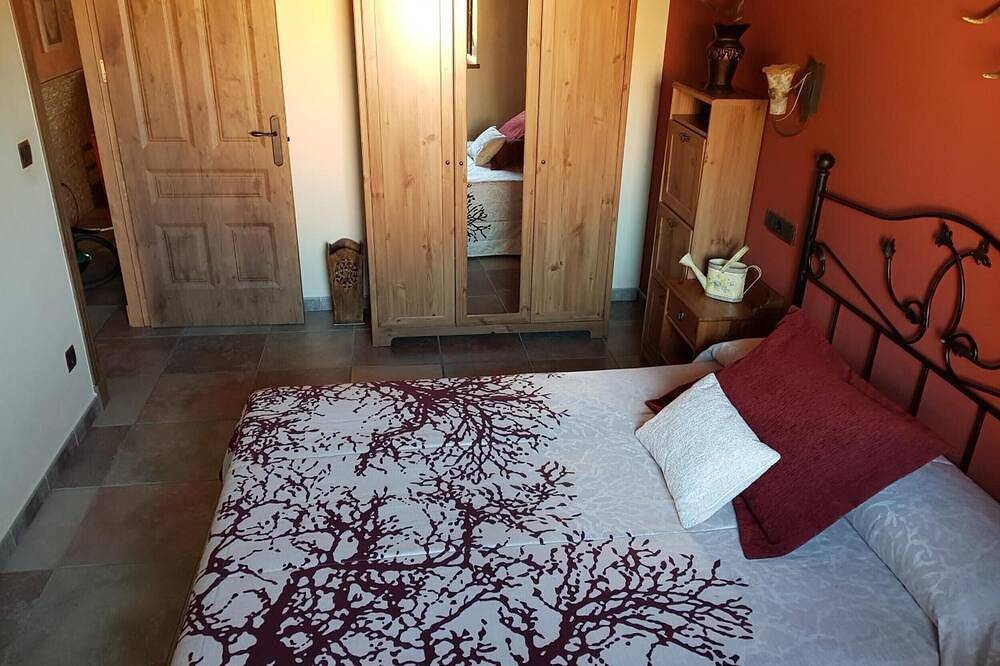 Casa Rural 'La Cabaña' con Vistas a la Montaña y Wi-Fi in Mozoncillo de Juarros, Ibeas de Juarros